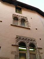 Cluny, Maison medievale rue Notre-Dame, Fenetres a claire-voie clunisienne